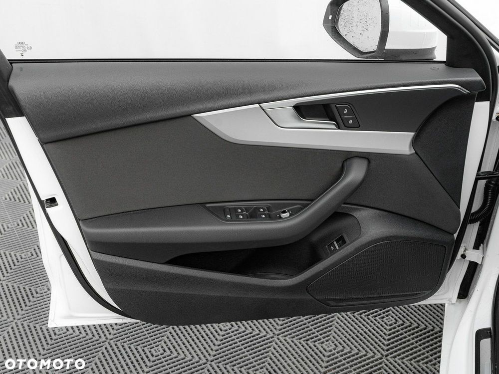 Audi A4 Limousine - 13