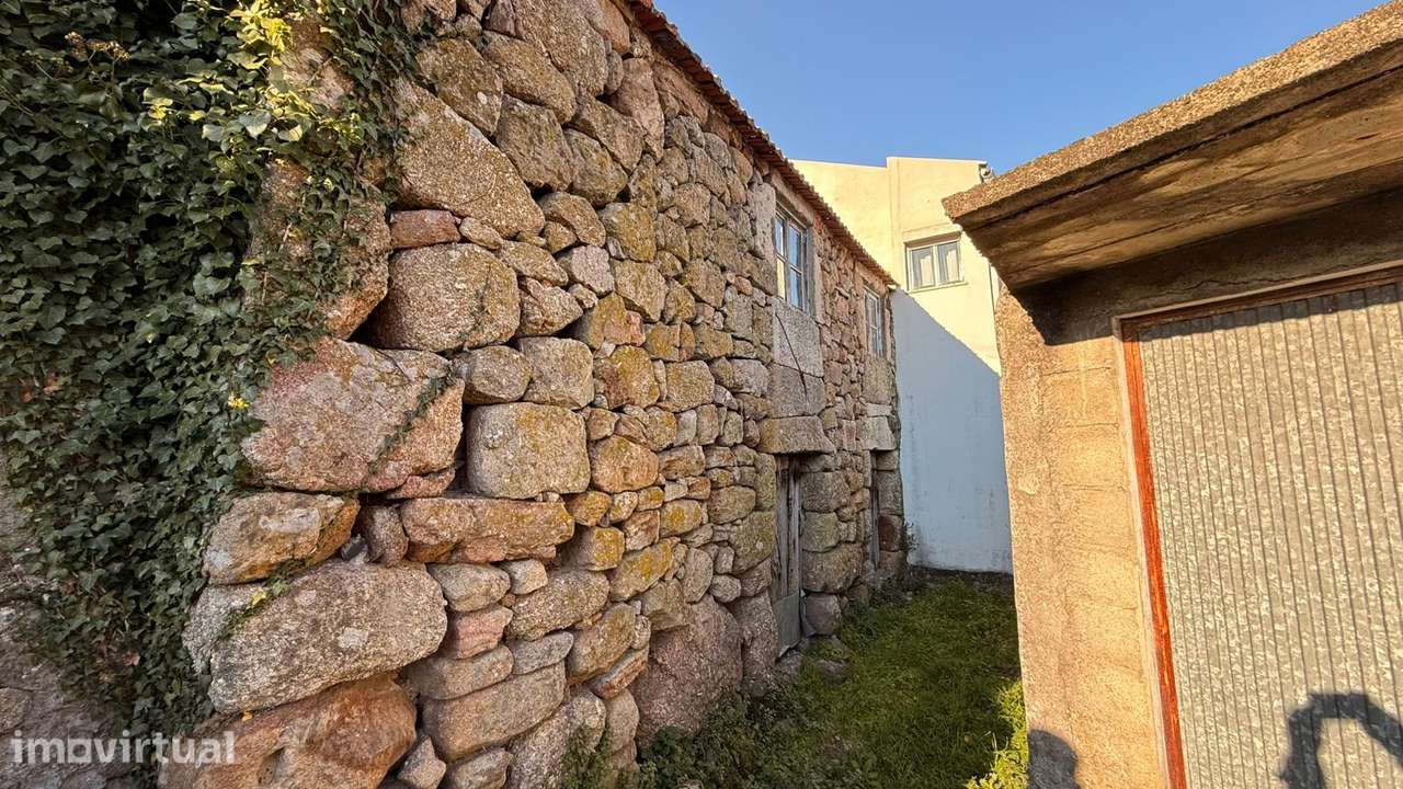 Casa de aldeia à venda na rua de Louredo, São Cipriano, Resende - Grande imagem: 4/17