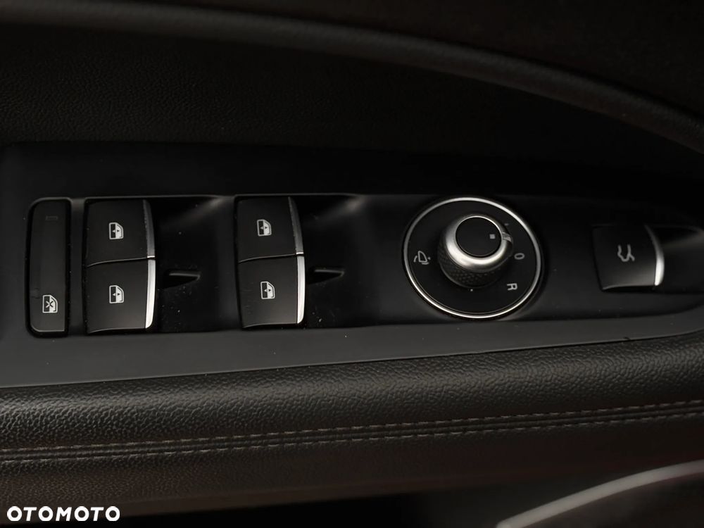 Alfa Romeo Stelvio - 24