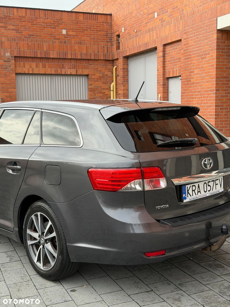 Toyota Avensis 1.8 Sol plus NAVI - 30