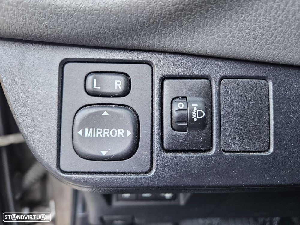 Toyota Yaris 1.0 VVT-i Comfort Plus - 38