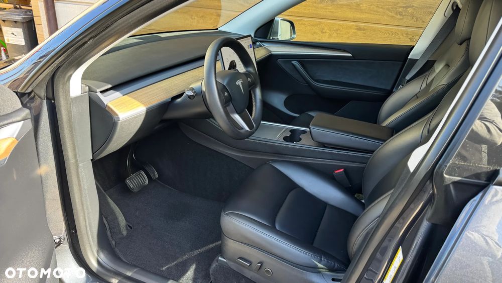 Tesla Y Long Range AWD - 19