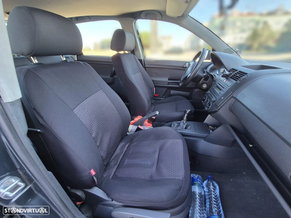 Volkswagen Polo 1.4 TDi Confortline — fotografia 15