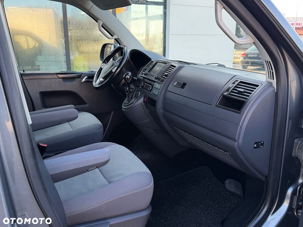 Volkswagen Caravelle - 11