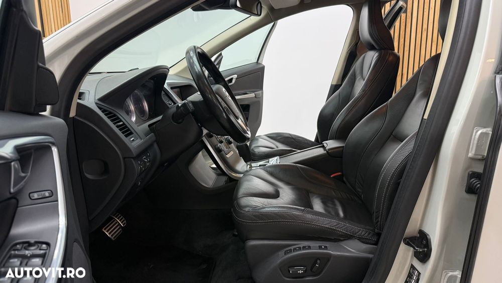 Volvo XC 60 D5 AWD Aut. RDesign - 16