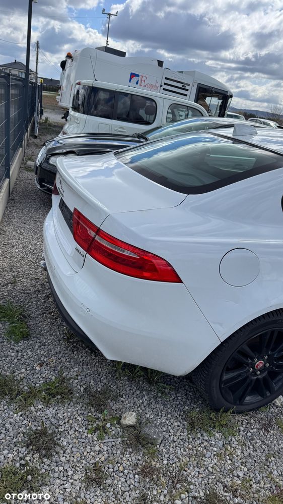 Jaguar XE - 6