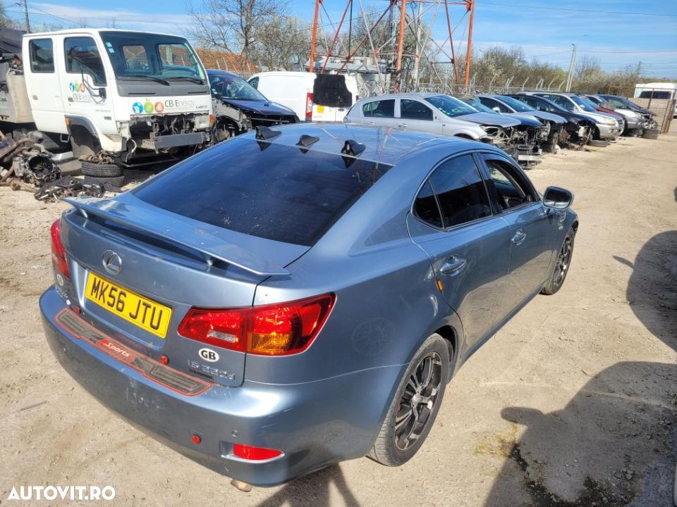 dezmembrez lexus is 220 - 2