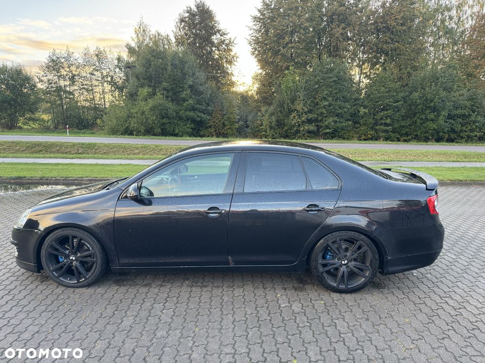 Volkswagen Jetta - 2