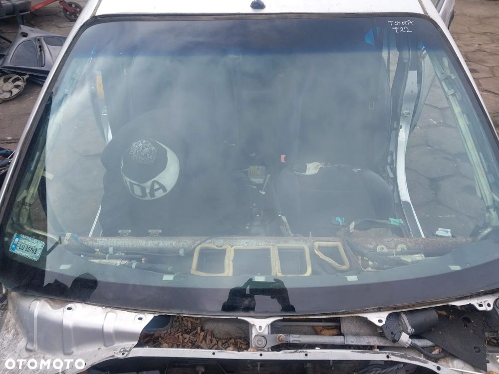 Szyba przednia przód czołowa Toyota Avensis T22 -03 - 2