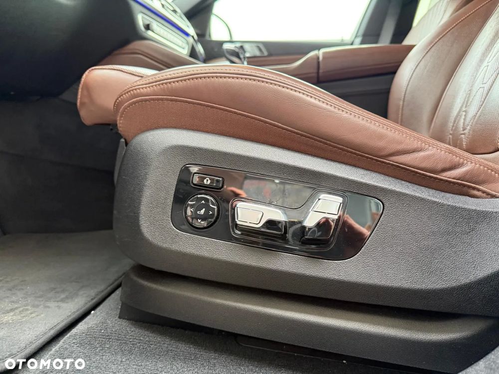 BMW X6 xDrive40d - 11