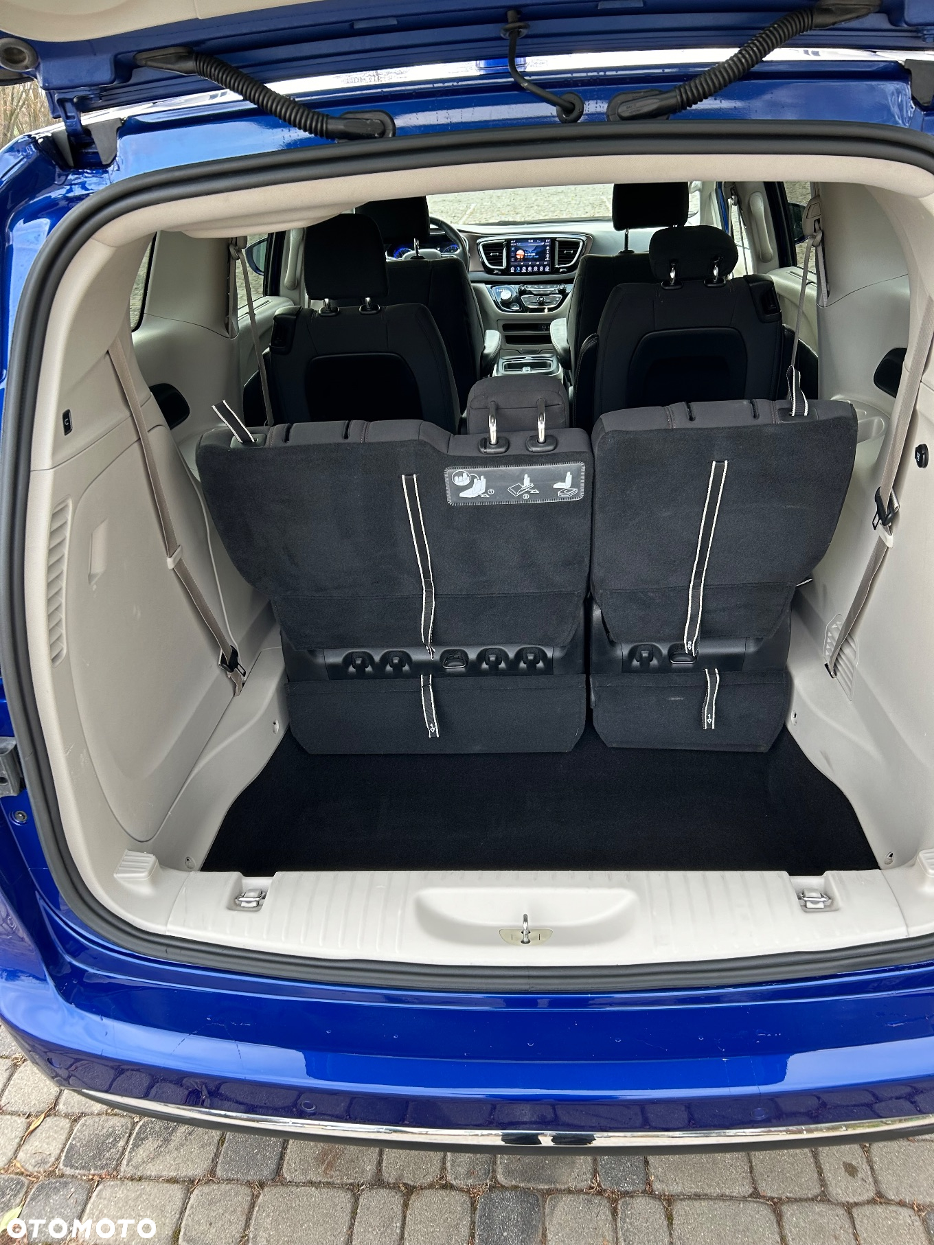 Chrysler Pacifica - 16