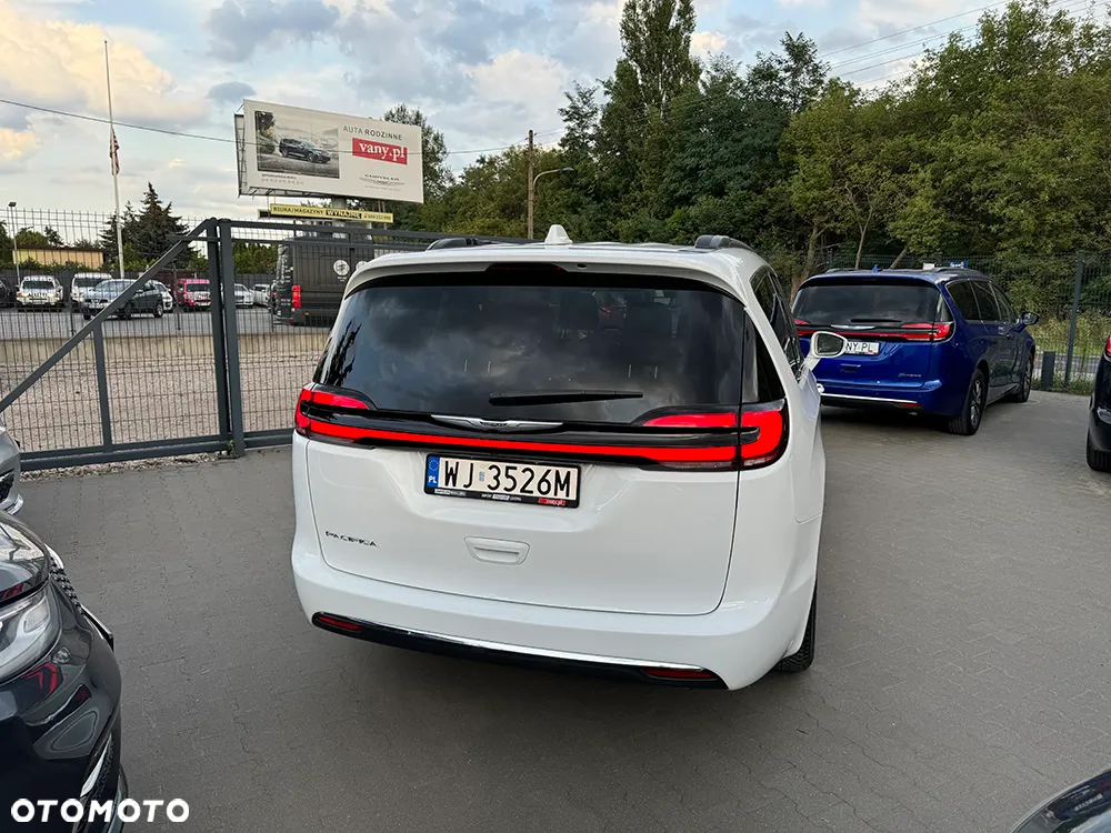 Chrysler Pacifica - 25