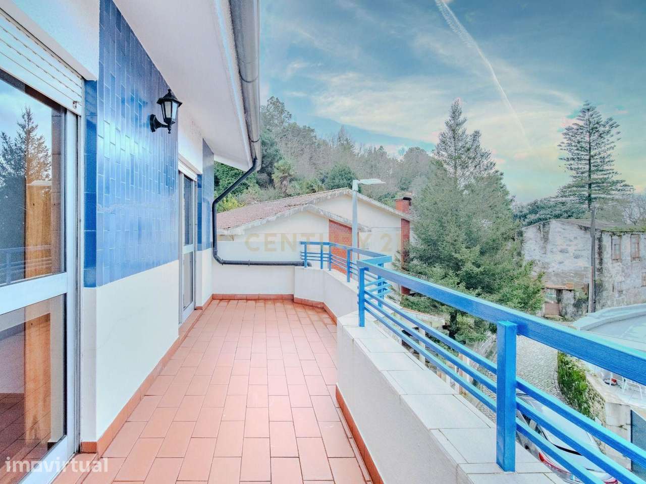 Apartamento T2 duplex com aproveitamento de sotão, varandas e Box fech - Grande imagem: 3/27