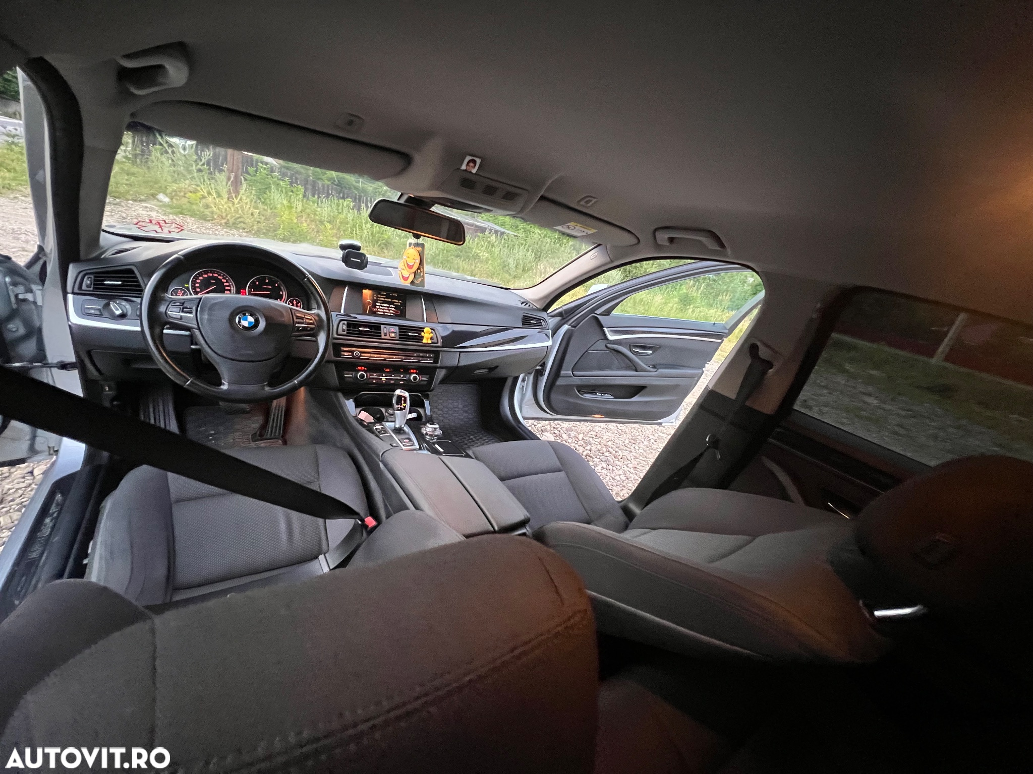 BMW Seria 5 525d xDrive AT - 11