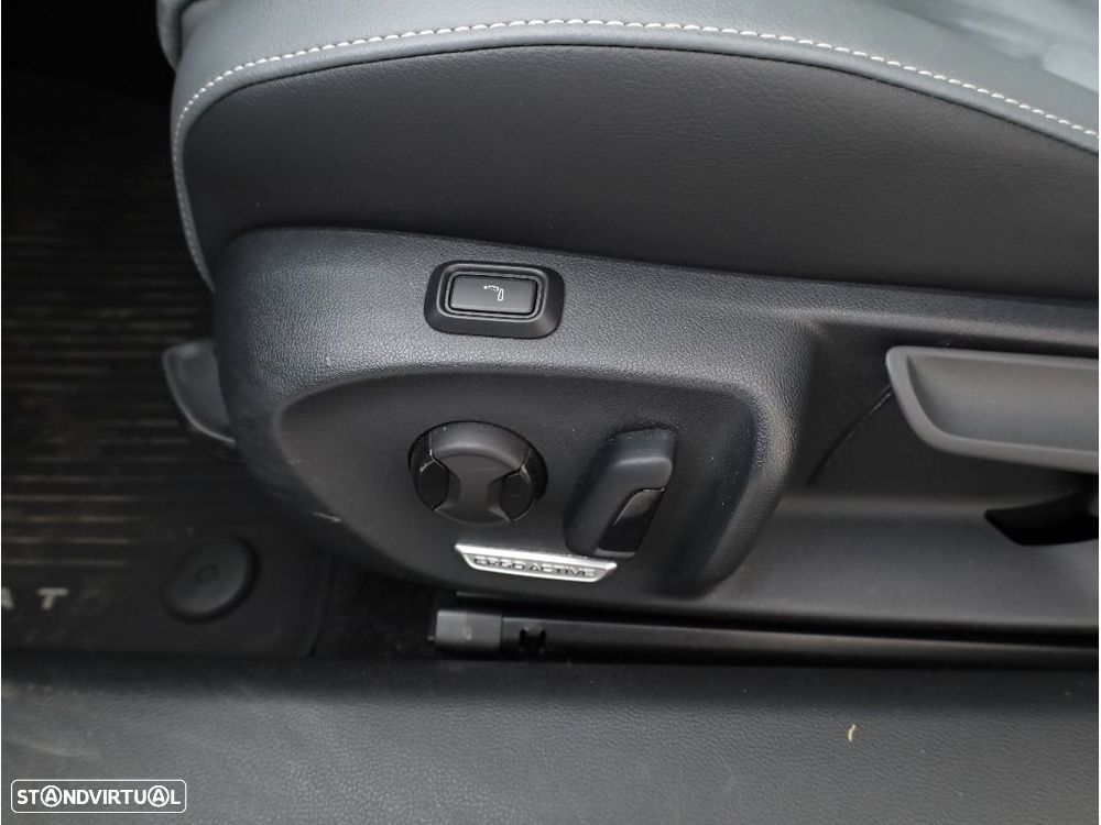 VW Passat Variant 2.0 TDi Business DSG - 21