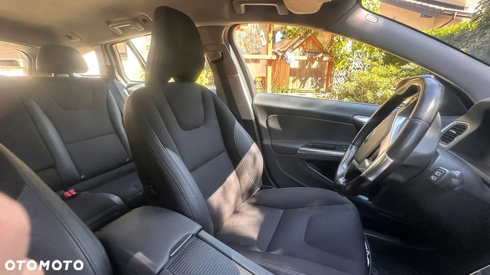 Volvo V60 D5 Geartronic Momentum - 16