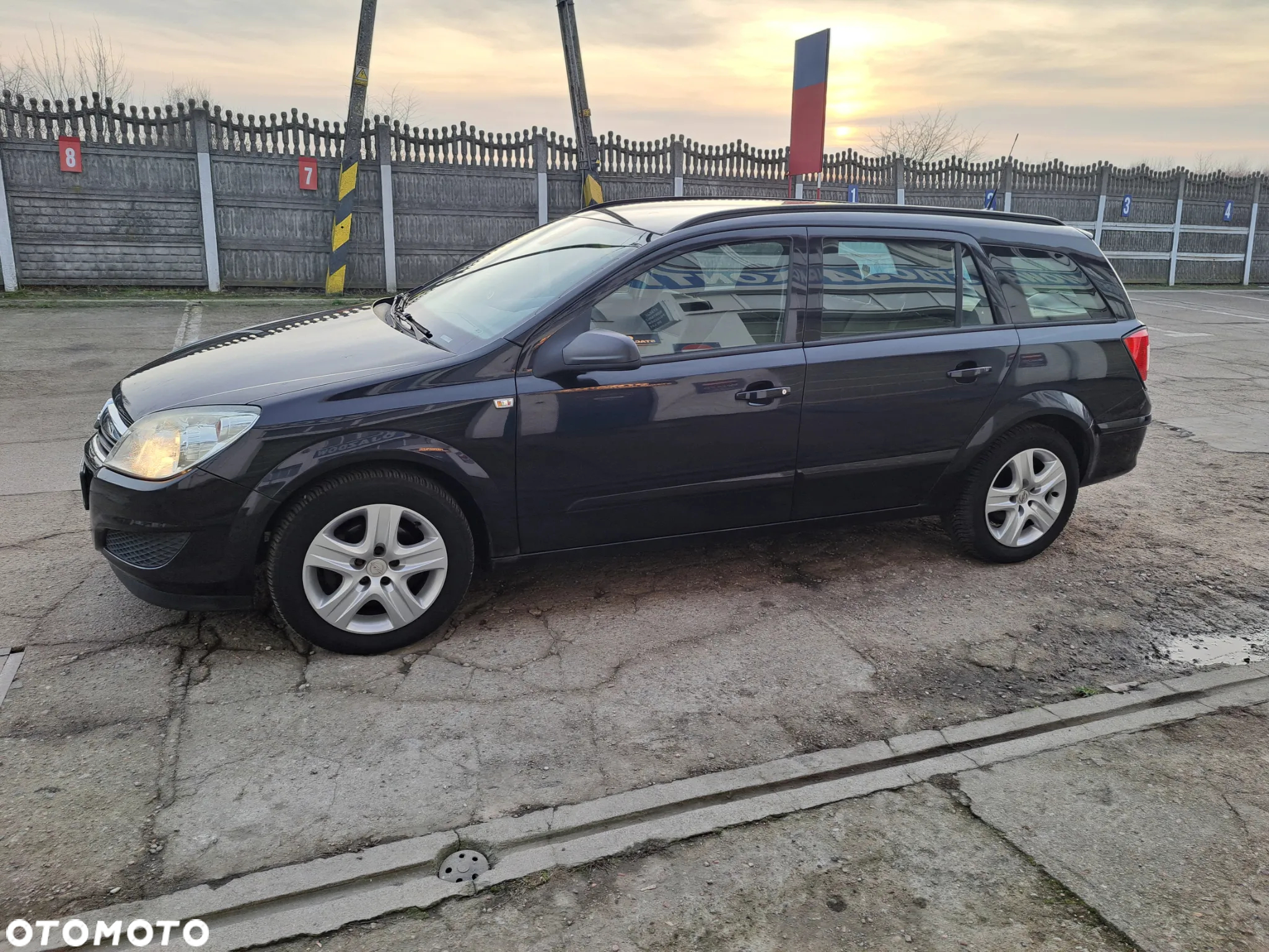 Opel Astra 1.6 Caravan NAVI - 31