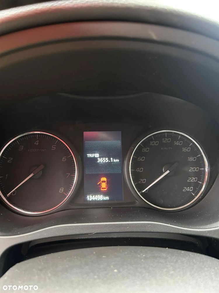 Mitsubishi Outlander 2.0 Invite + 2WD - 7