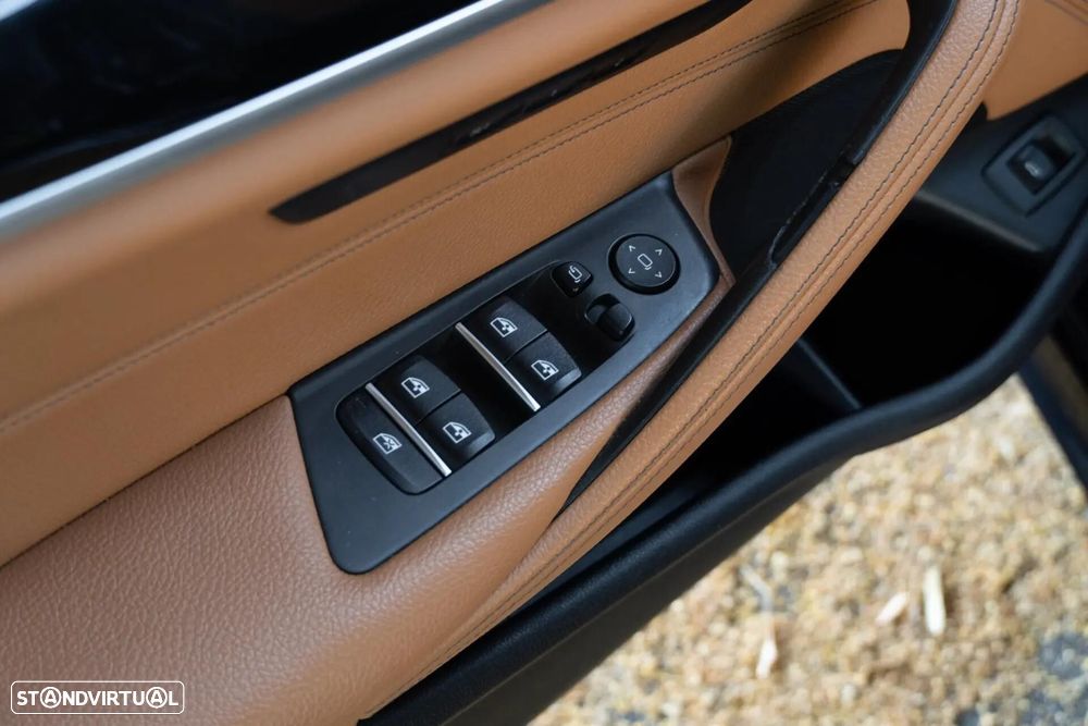 BMW 520 d Pack Desportivo M Auto - 55