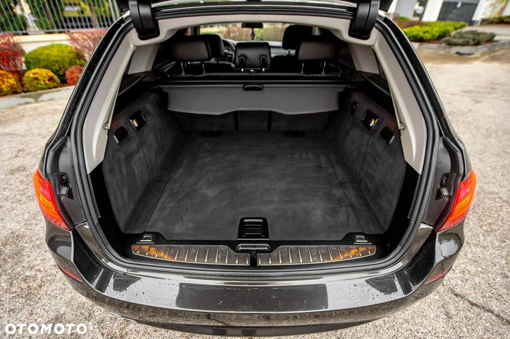 BMW Seria 5 530d Touring Luxury Line - 31