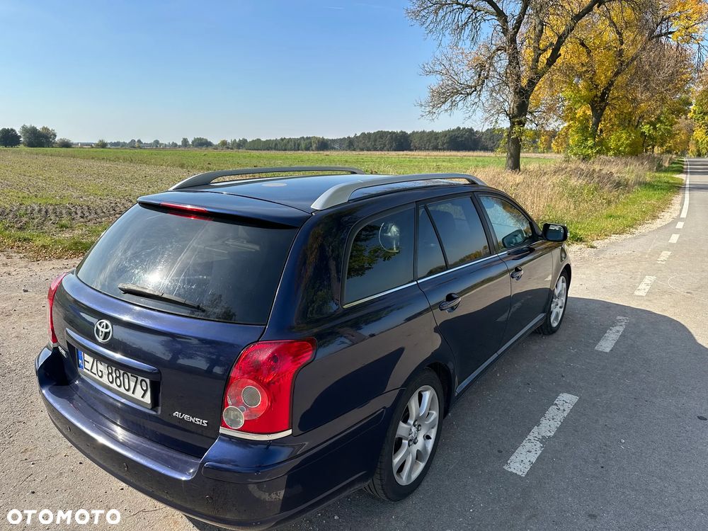 Toyota Avensis - 11