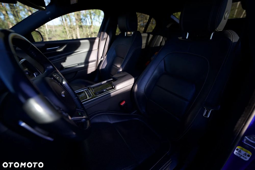 Jaguar XE 2.0 D R-Sport - 13