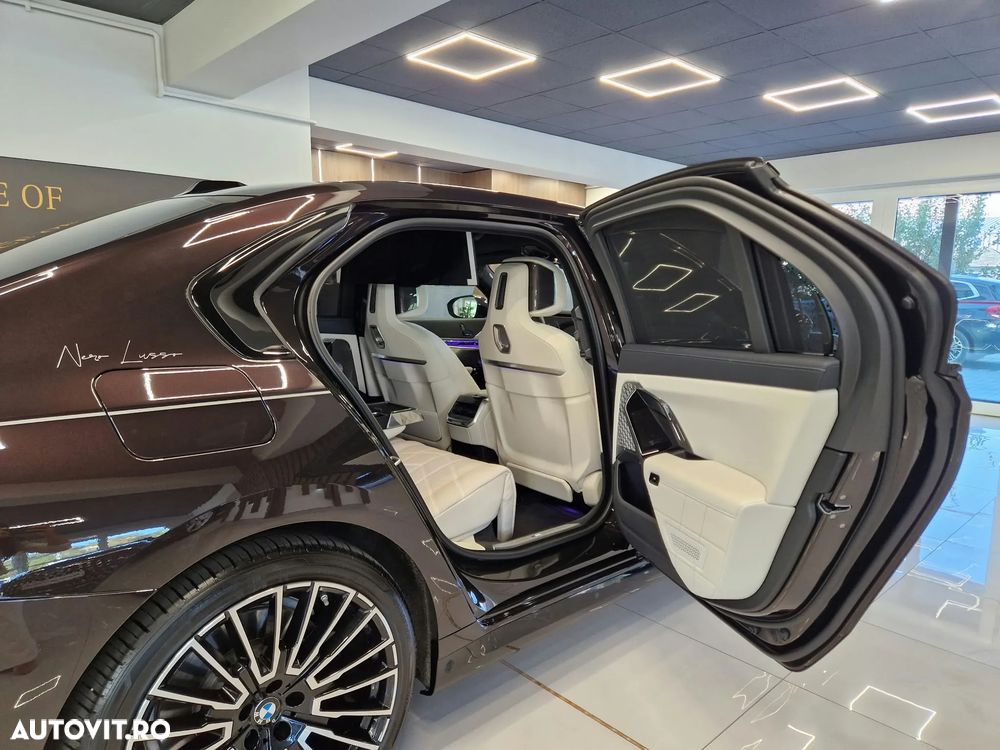 BMW Seria 7 740d xDrive MHEV - 18