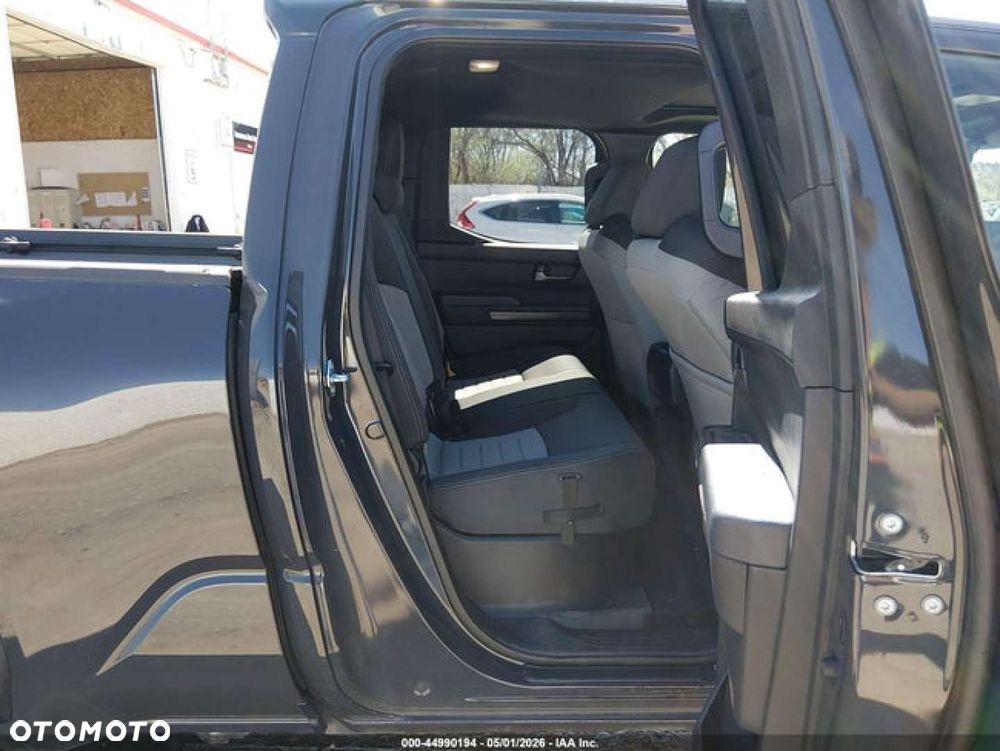 Toyota Tacoma - 14