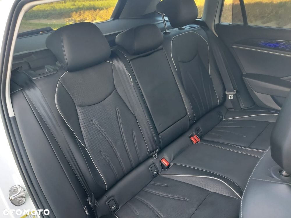 Volkswagen Passat 2.0 TDI SCR DSG 4Motion Elegance - 19