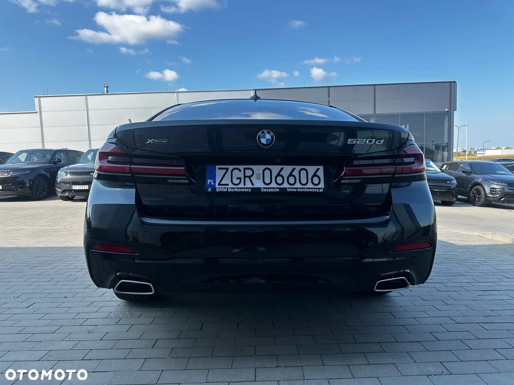 BMW Seria 5 520d xDrive MHEV - 16
