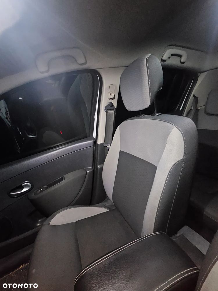 Renault Clio 1.5 dCi Alize - 13