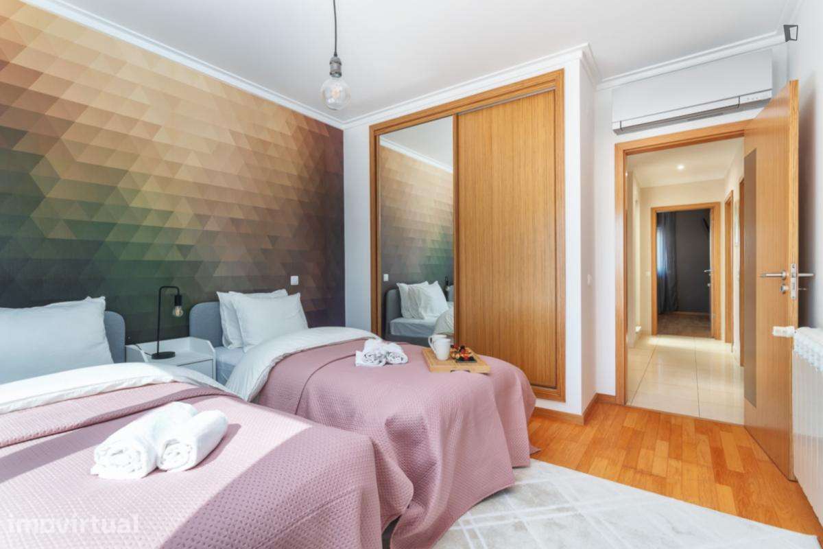 Casa com 4 quartos - localizado em Portimao - Grande imagem: 2/33