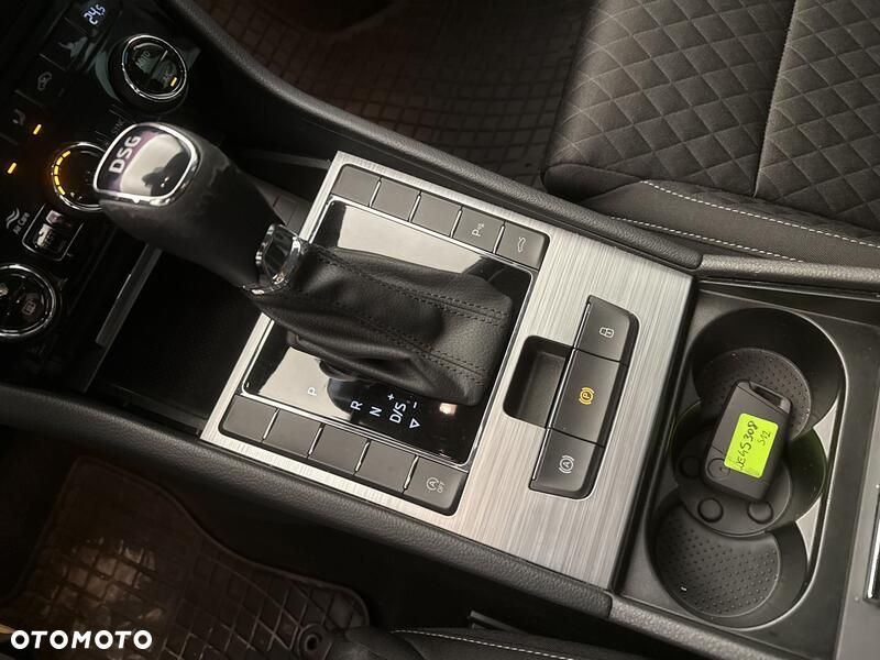 Skoda Superb 2.0 TDI SCR Ambition DSG - 17