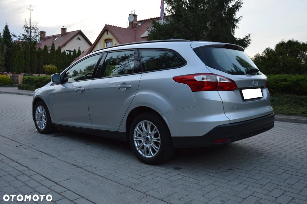 Ford Focus 1.6 TDCi DPF SYNC Edition - 16