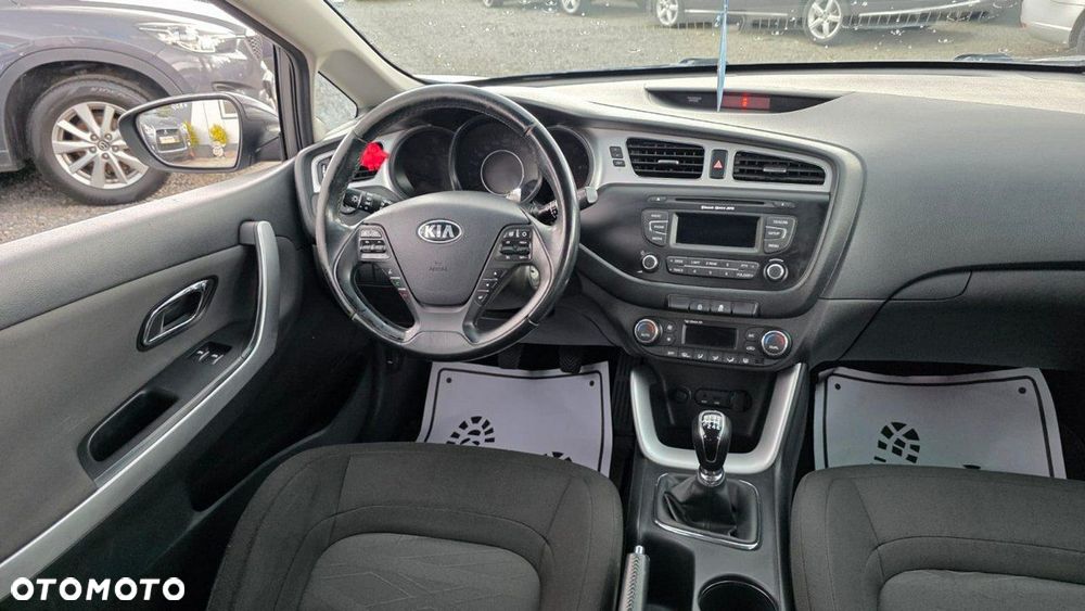 Kia Ceed - 14