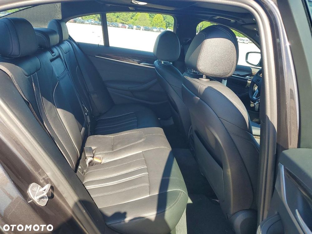 BMW Seria 5 530i xDrive Luxury Line - 10