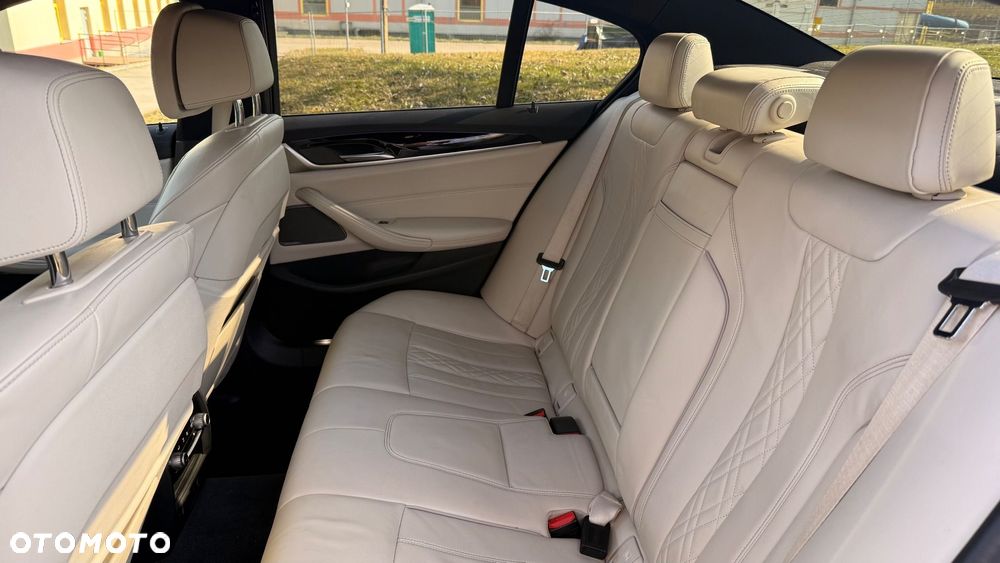 BMW Seria 5 530i xDrive - 13