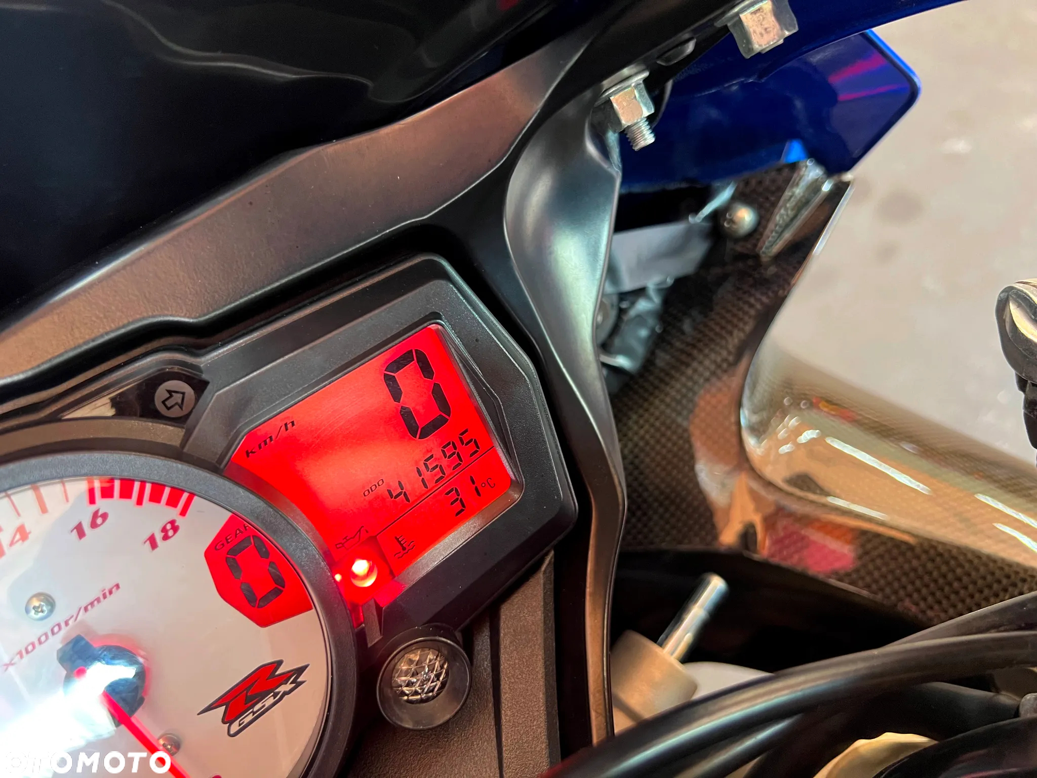 Suzuki GSX-R - 25