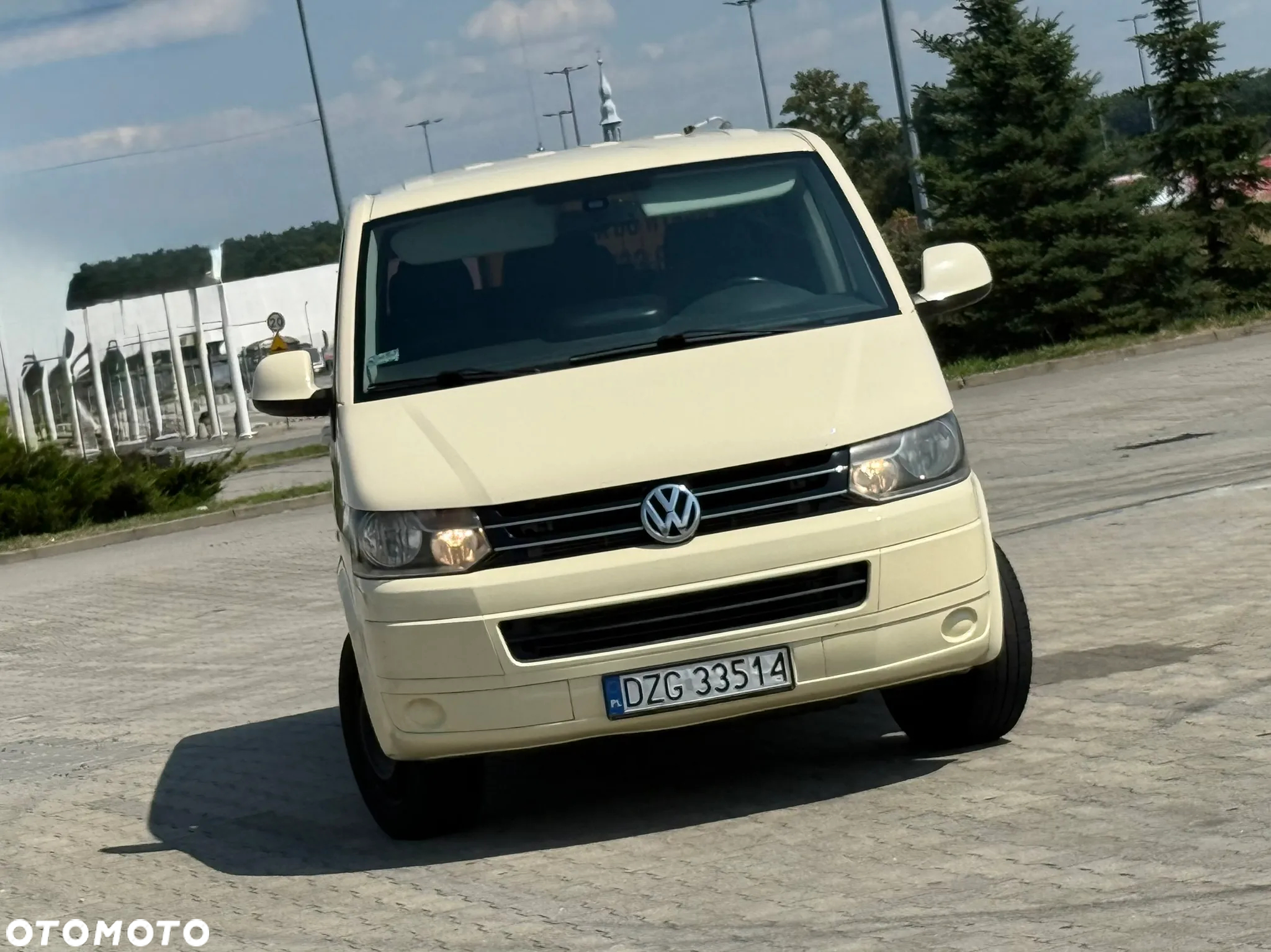 Volkswagen Caravelle - 2