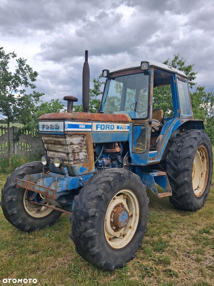 Ford 7700 -7710 - 1