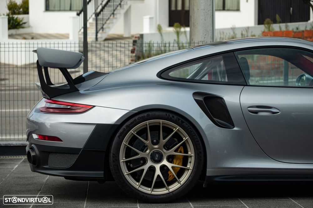 Porsche 911 (991) GT2 RS - 10