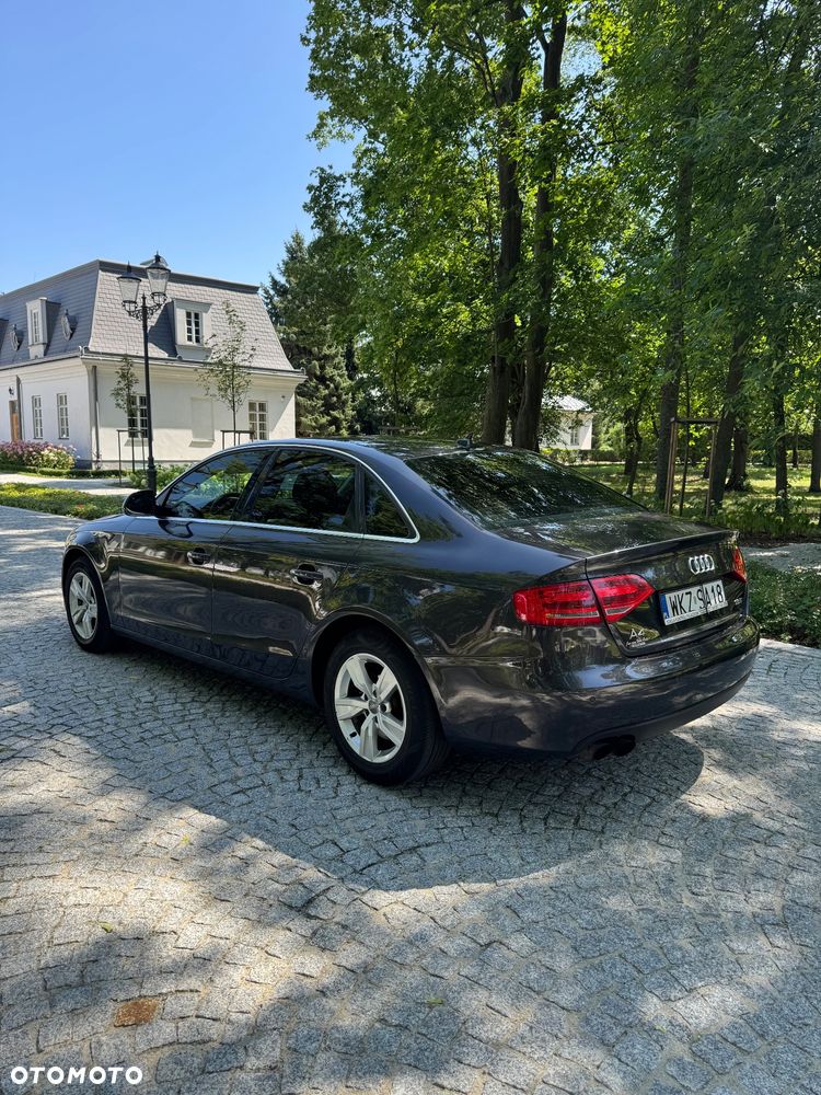 Audi A4 Limousine - 4