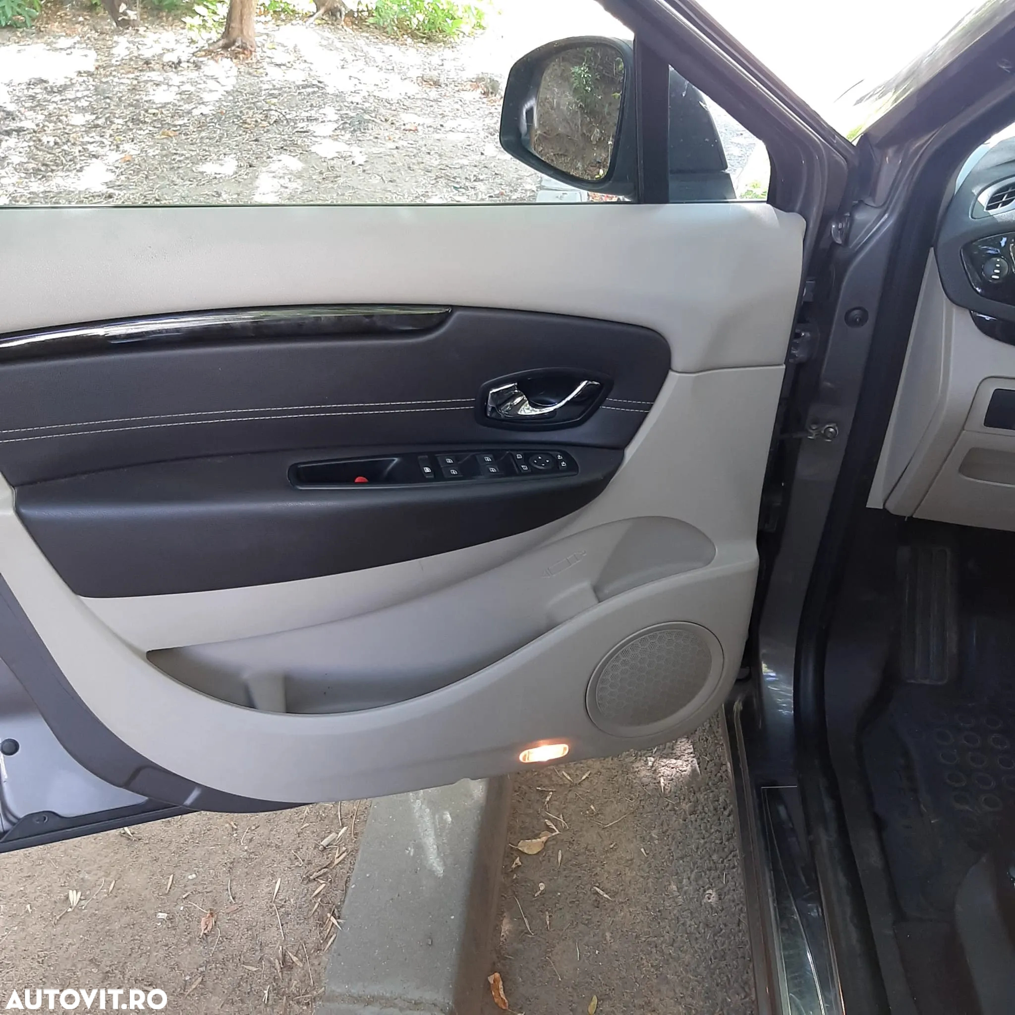 Renault Grand Scenic 1.6 dCi Stop&Start Energy Privilege - 10