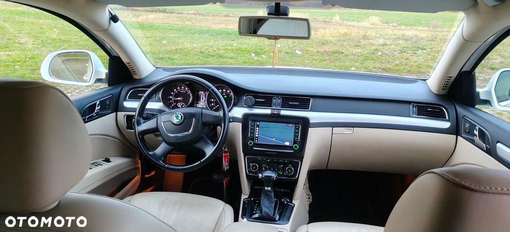 Skoda Superb 2.0 TDI Elegance DSG - 11