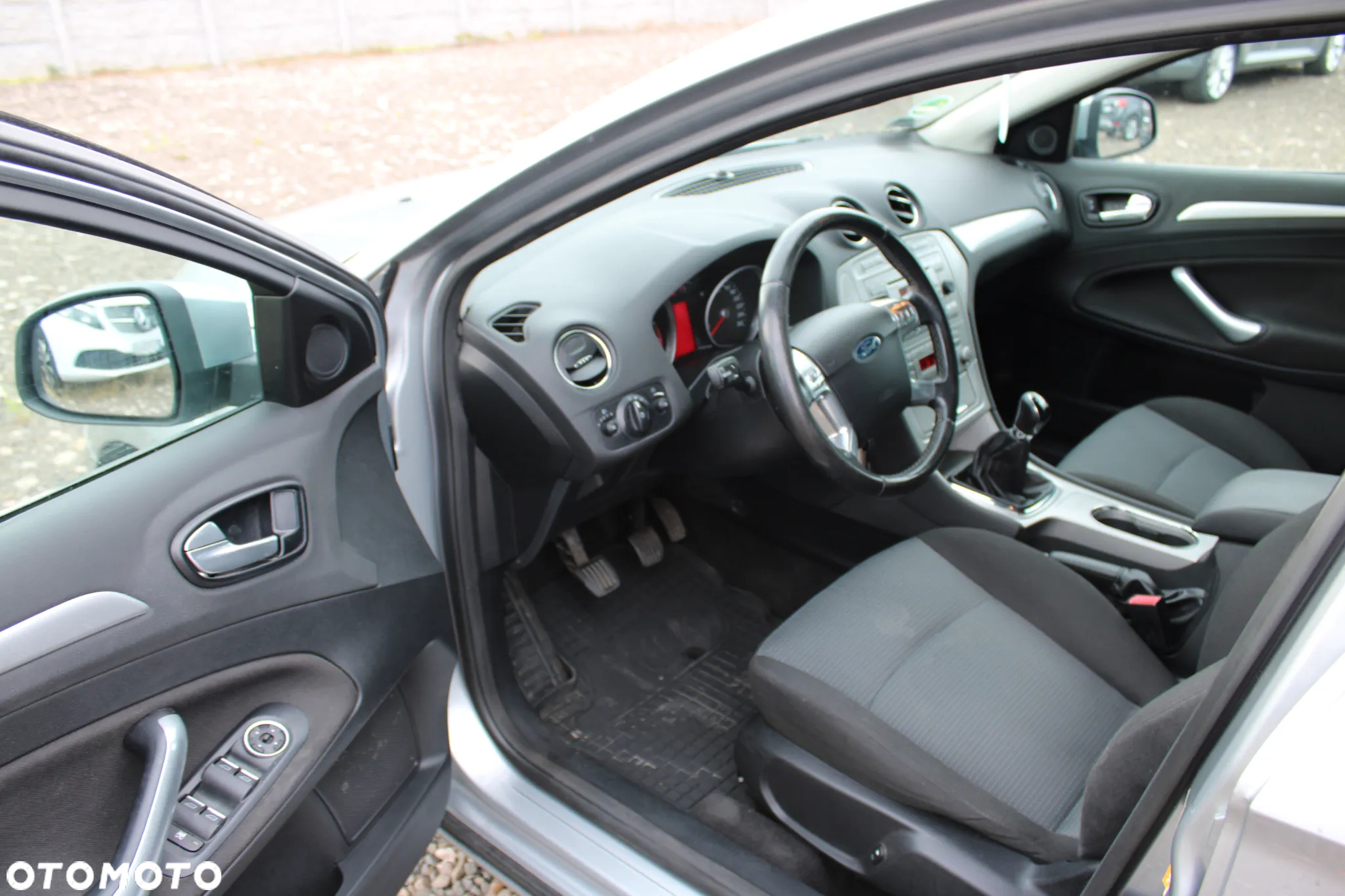 Ford Mondeo 2.0 FF Ghia - 6