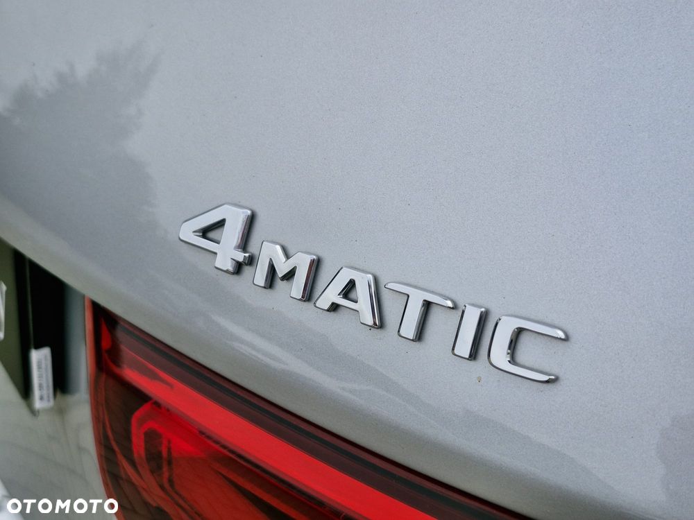 Mercedes-Benz GLB 200 4-Matic AMG Line 8G-DCT - 37