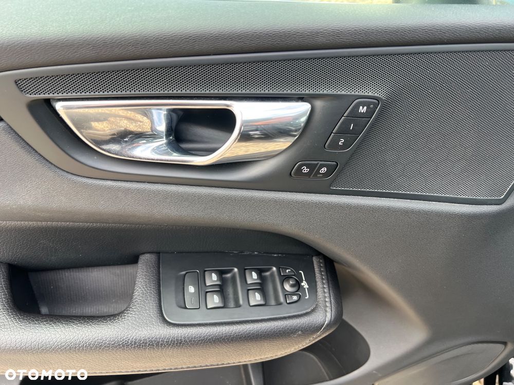 Volvo XC 60 D3 Drive-E R-Design Momentum - 16