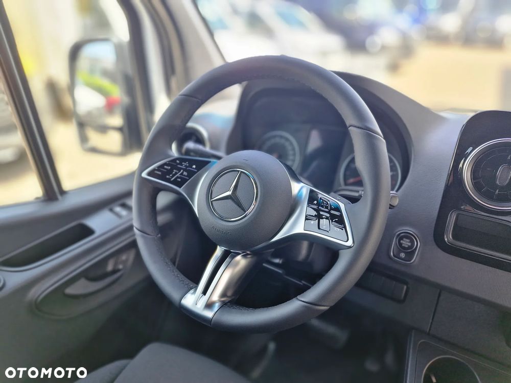 Mercedes-Benz Sprinter - 14