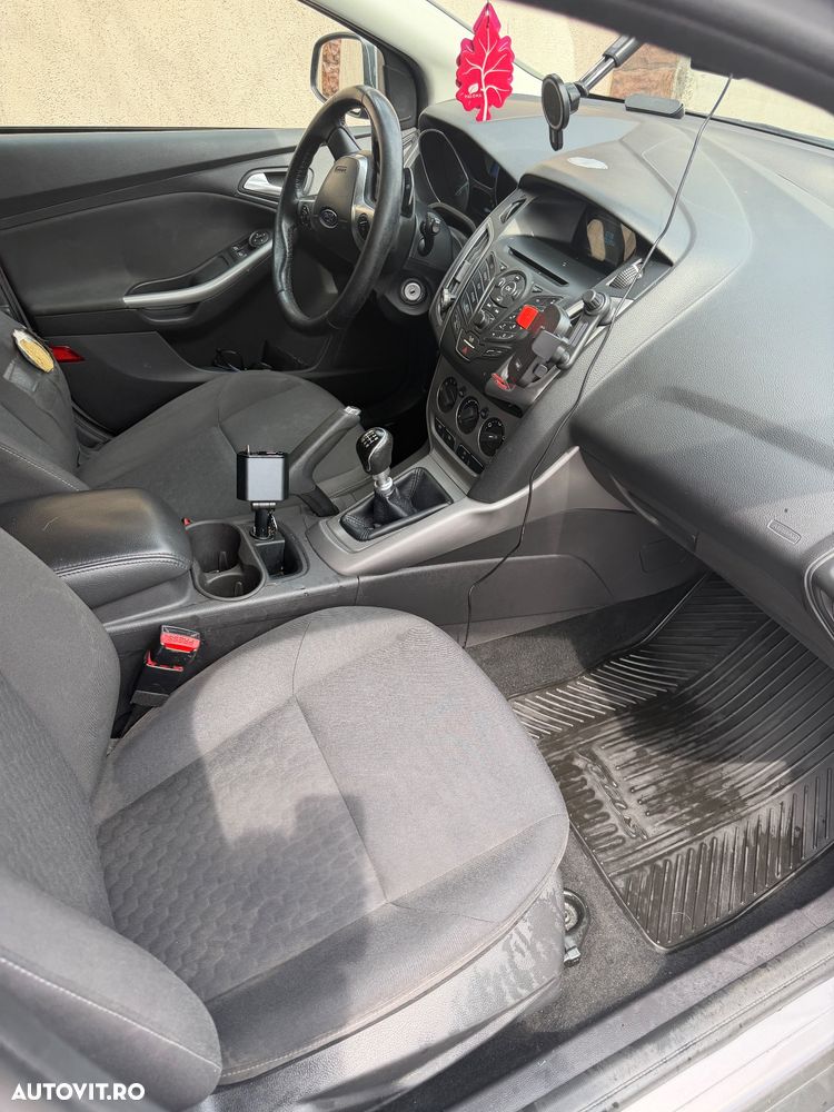 Ford Focus 1.6 TDCi DPF Start-Stopp-System SYNC Edition - 8
