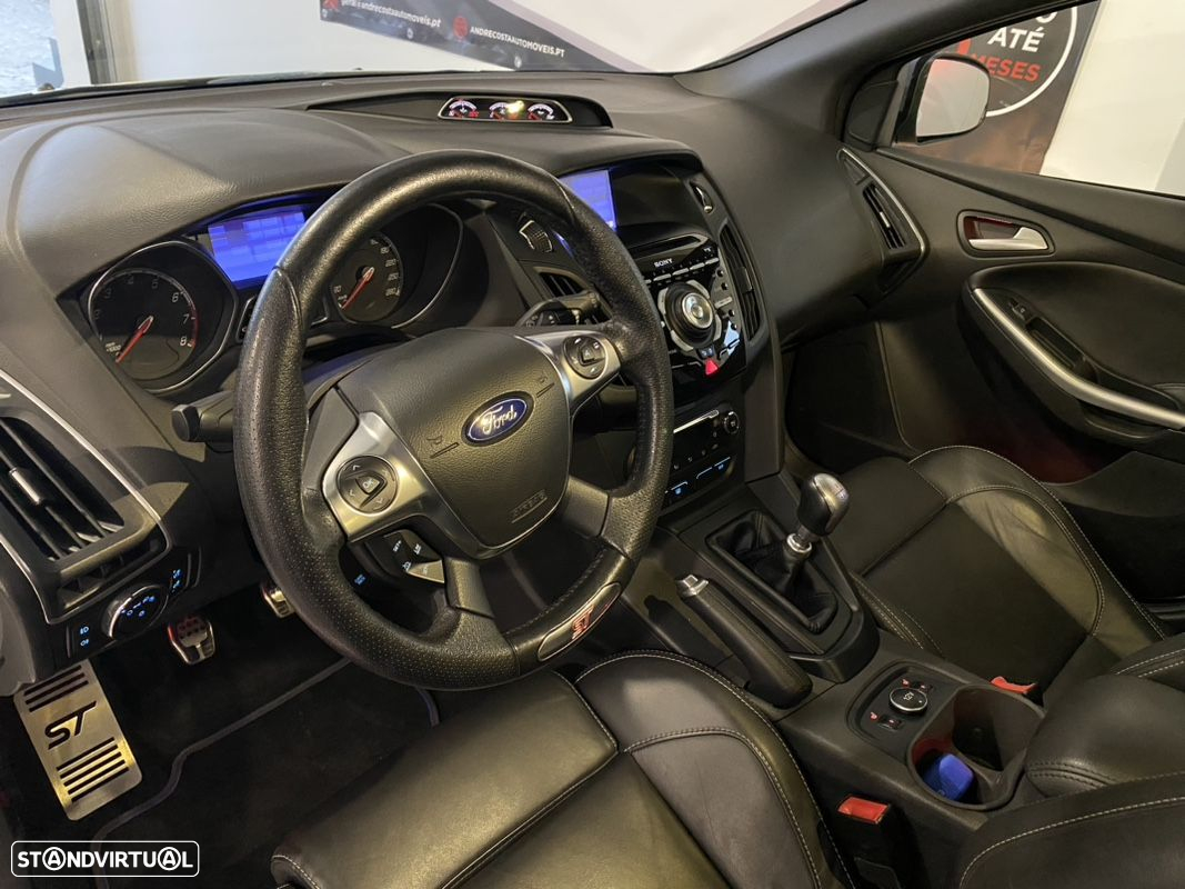 Ford Focus 2.0i ST-2 - 5
